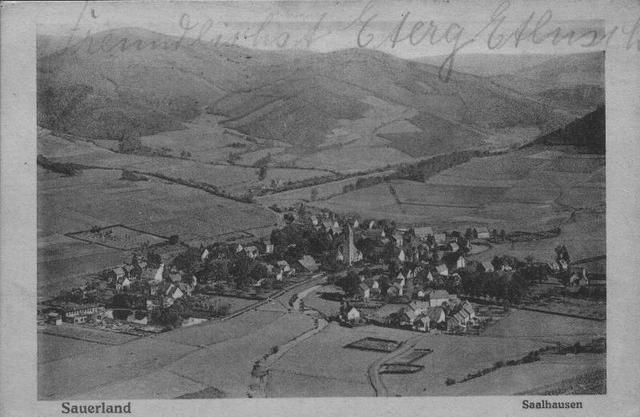 Eine Postkarte zeigt das alte Saalhausen um 1910/1920. Marita Rameil-Schmitten stellte uns das Foto zur Verfügung.  