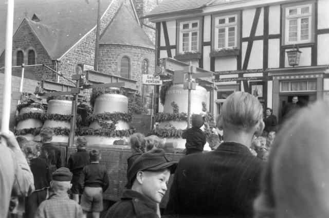1953 erhielt Saalhausen vier neue Glocken aus Stahl.