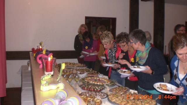 Ein  Buffet der Extraklasse, bereitgestellt von den befreundeten Frauen der KfD Fleckenberg 