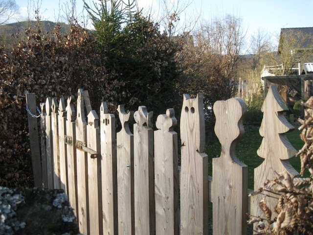 Das von Rüdiger Möser gefertigte Tor aus Lärchenholz 