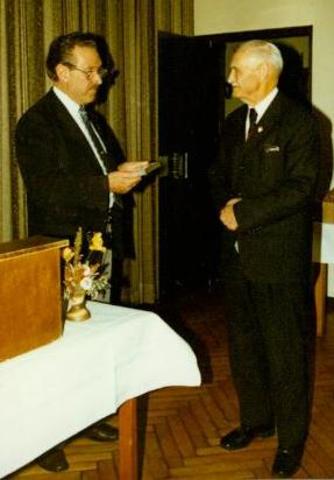 Paul Schmidt (li.) und Lehrer Aloys Plitt