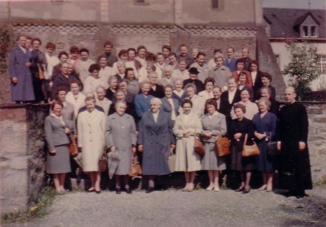Ein Ausflug mit Frauen zum Hermannsdenkmal Ende der 1950er Jahre  mit Pastor Willy Hennes (Druikens)